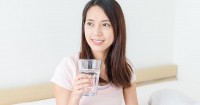 Dimagrisci, fai detox e sgonfia la pancia con la dieta dell’acqua giapponese