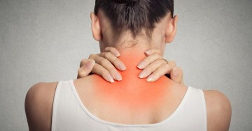 Cervicale e mal di collo: ne soffrono 6 italiani su 10. Ecco cosa fare
