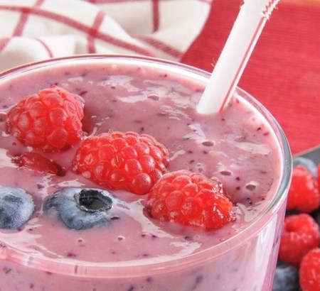 Frullato proteico antiossidante detox brucia grassi con frutti rossi