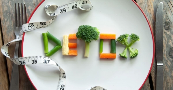 Questi 7 segreti detox sono ideali per dimagrire senza dieta velocemente e mangiando con gusto