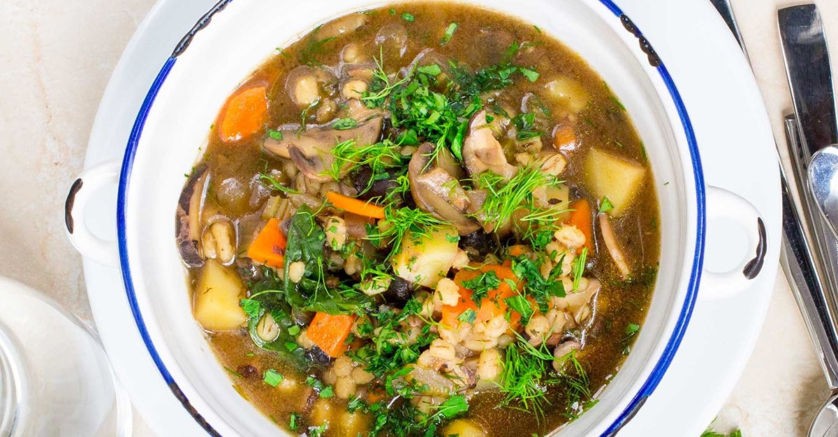 Dimagrisci con la zuppa d’orzo alle erbette light e detox