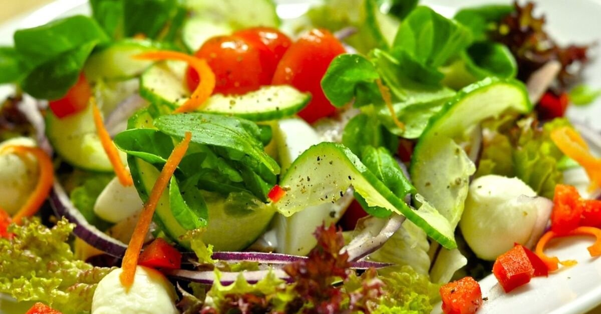 Fai detox, drena i liquidi e dimagrisci con questa insalata estiva light
